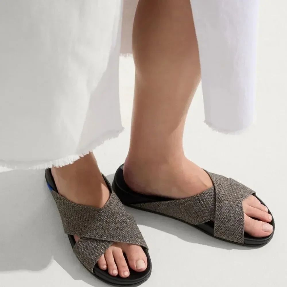 New Rothy’s Weekend Slide Sandal in Grey Metallic Silver Sand Size 9